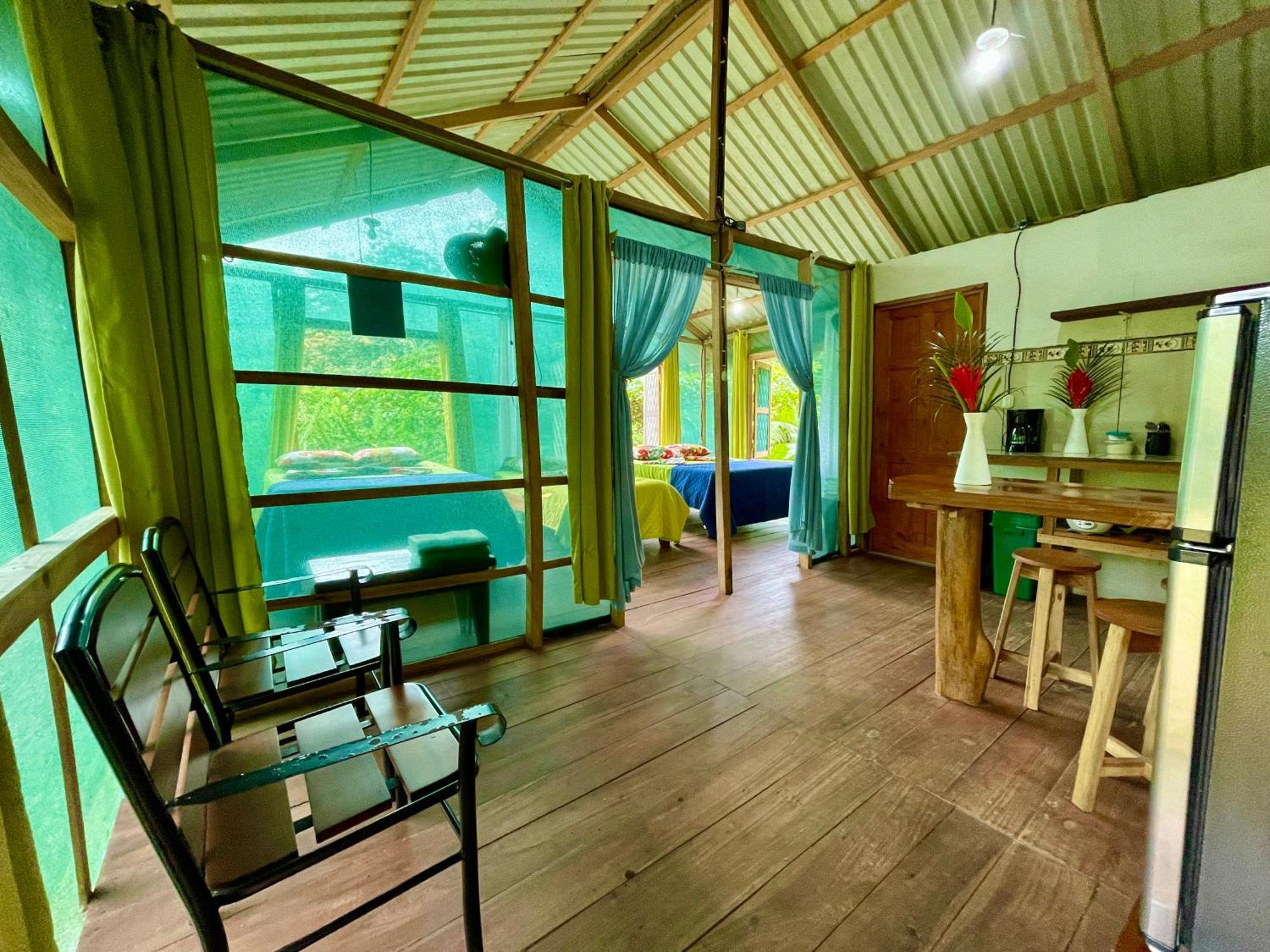 Alouatta Lodge And Canopy Cahuita Eksteriør billede