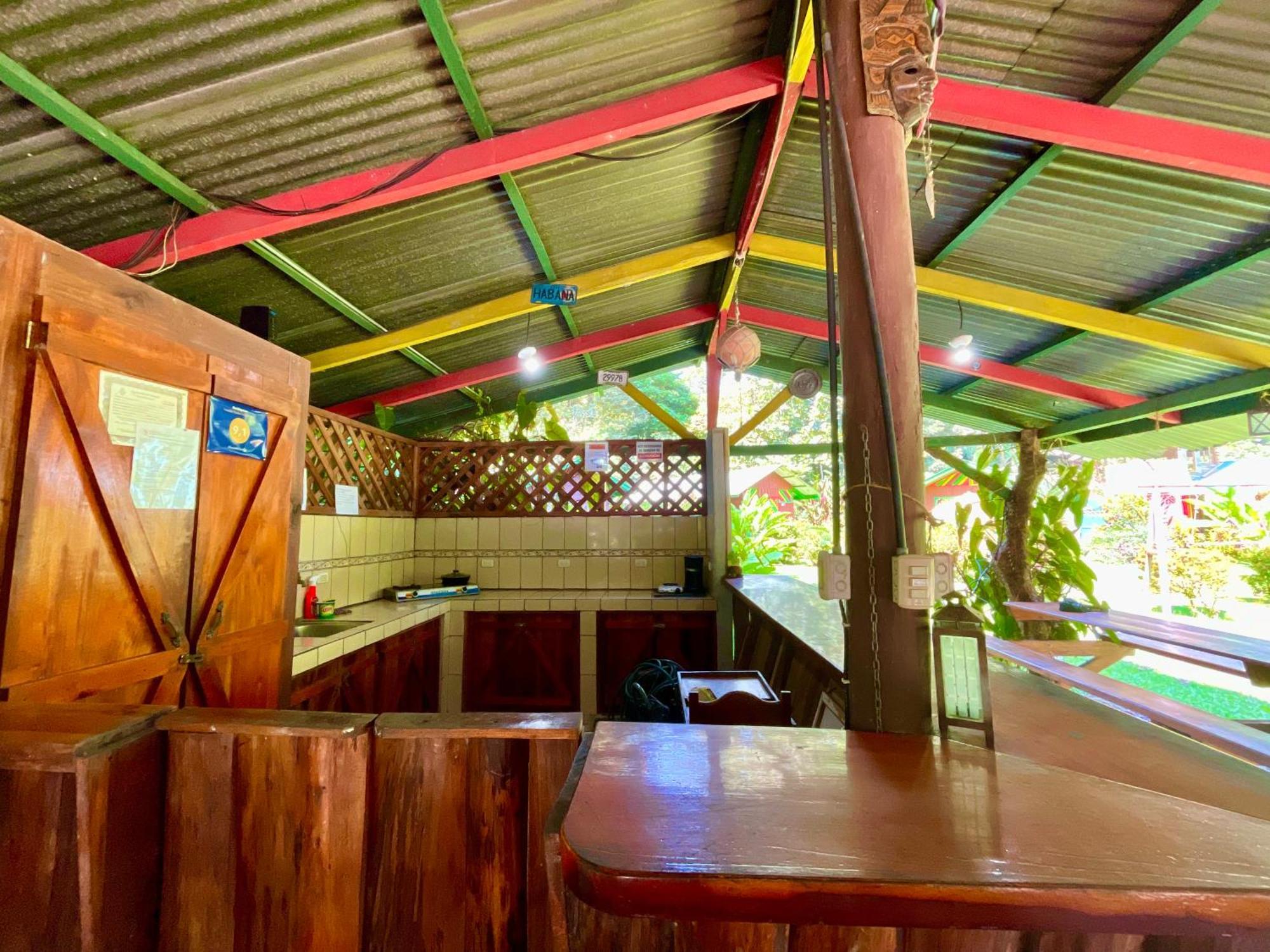 Alouatta Lodge And Canopy Cahuita Eksteriør billede