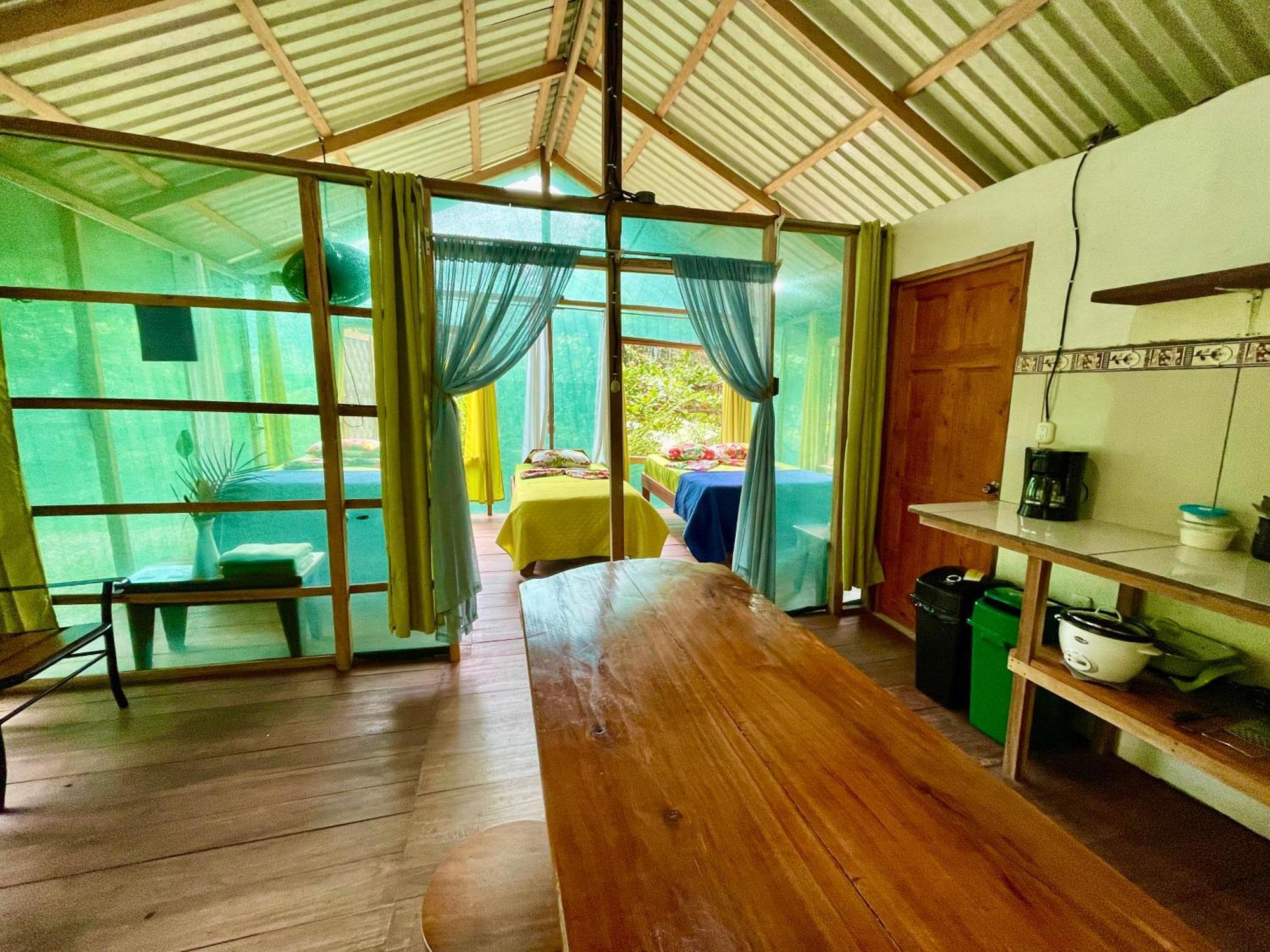 Alouatta Lodge And Canopy Cahuita Eksteriør billede