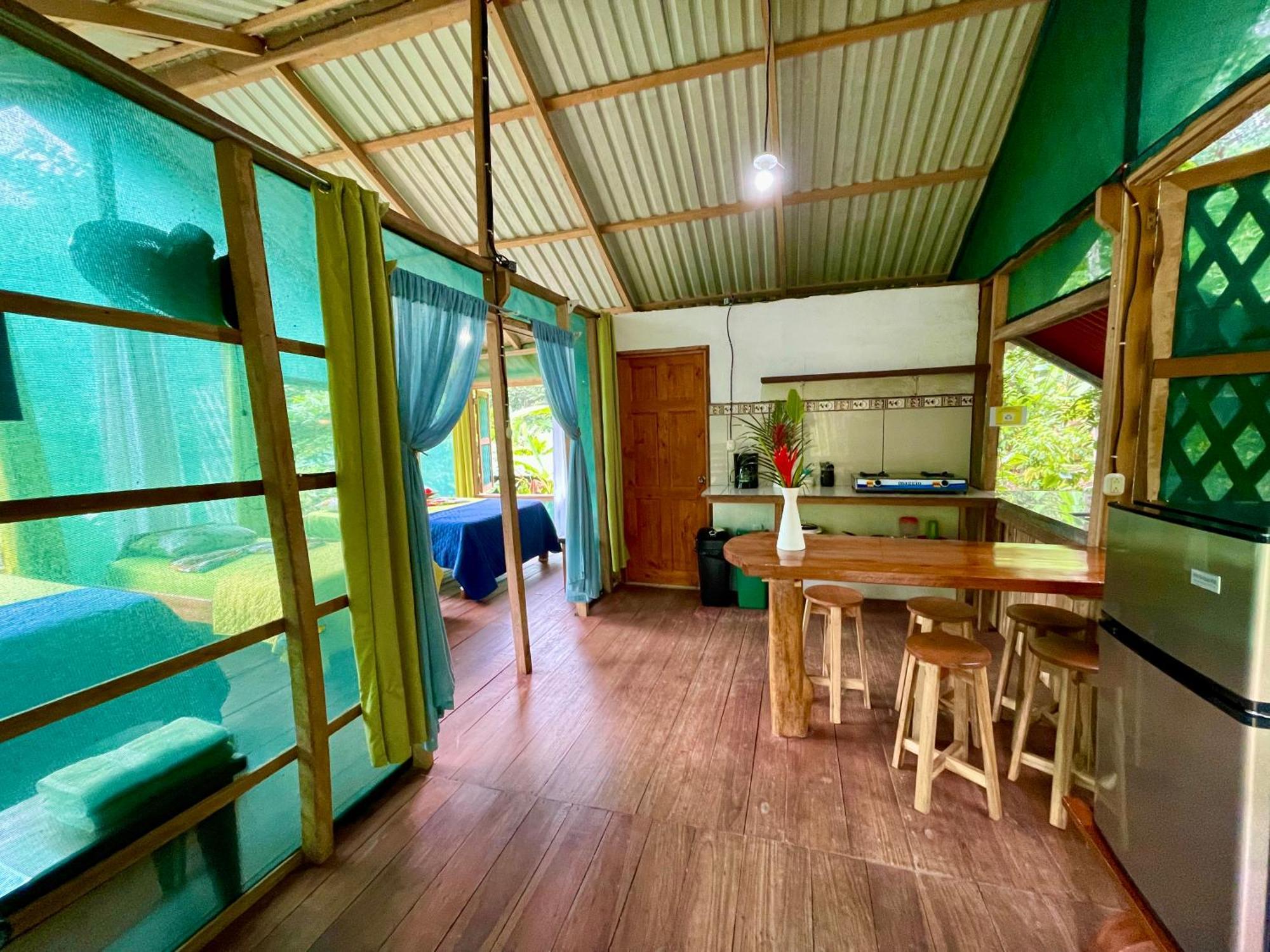 Alouatta Lodge And Canopy Cahuita Eksteriør billede